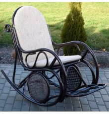 Плетеное кресло-качалка из ротанга с подножкой
